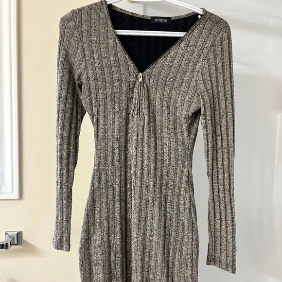 Women’s dress - Picture 1 of 3